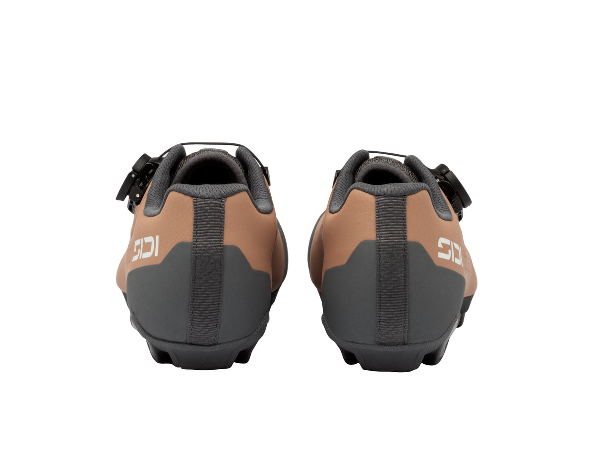 Sidi Liinea Woman XC gravel cykelsko cork brown, set bagfra ved hælkappen