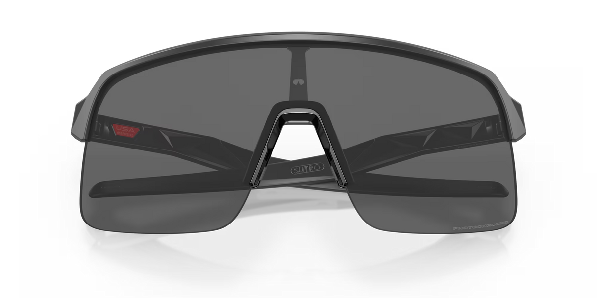 Glasögon OAKLEY SUTRO LITE Matt Carbon Glas Clear Photochromic - O9463-4539