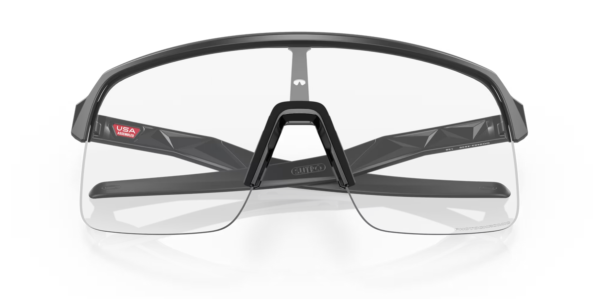 Glasögon OAKLEY SUTRO LITE Matt Carbon Glas Clear Photochromic - O9463-4539