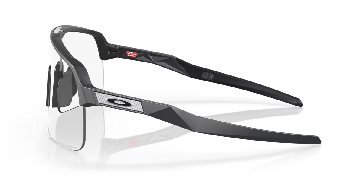 Glasögon OAKLEY SUTRO LITE Matt Carbon Glas Clear Photochromic - O9463-4539