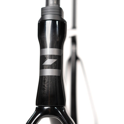 ZEEN ICON Gloss Carbon raamikomplekt