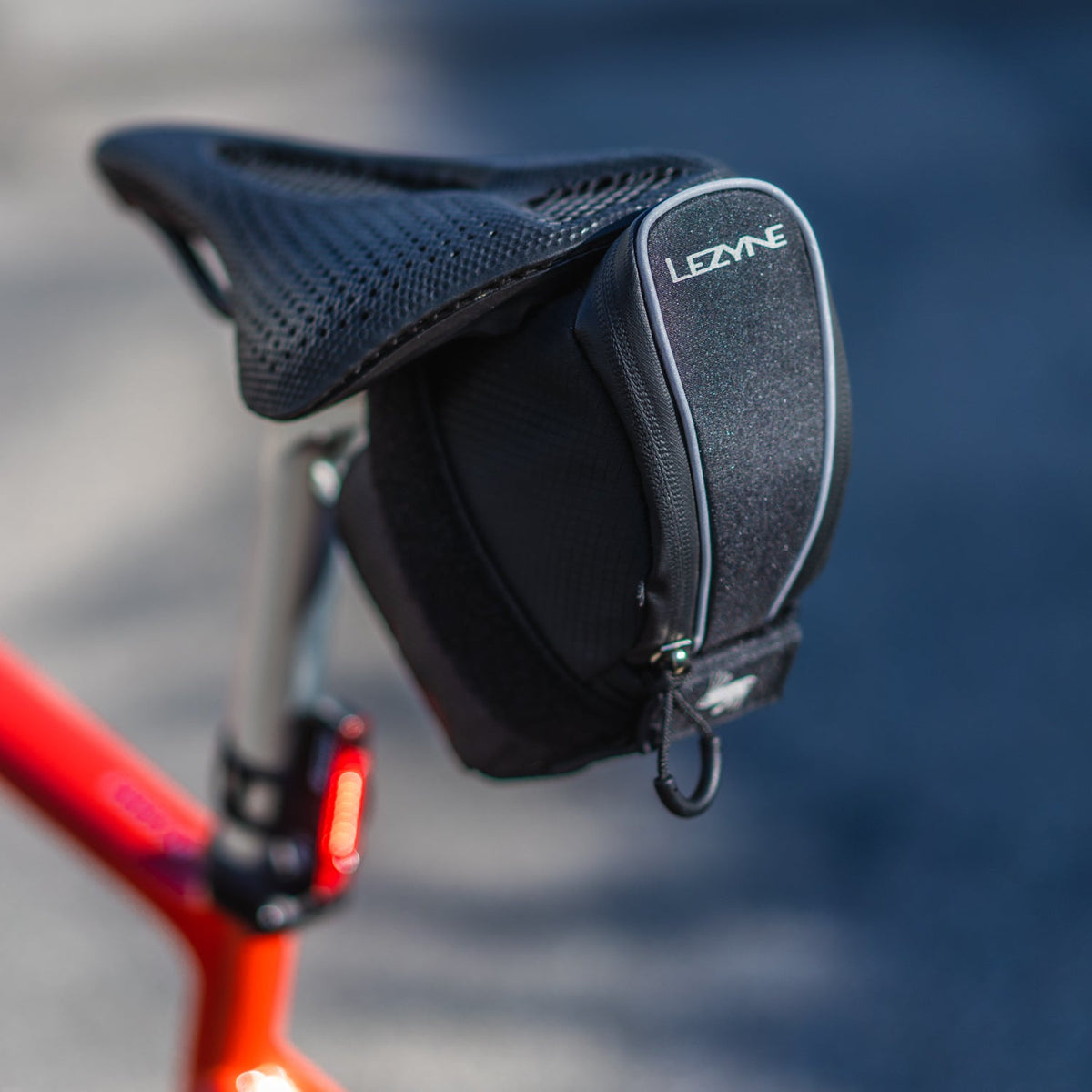 Borsetă de șa LEZYNE Micro Caddy neagră