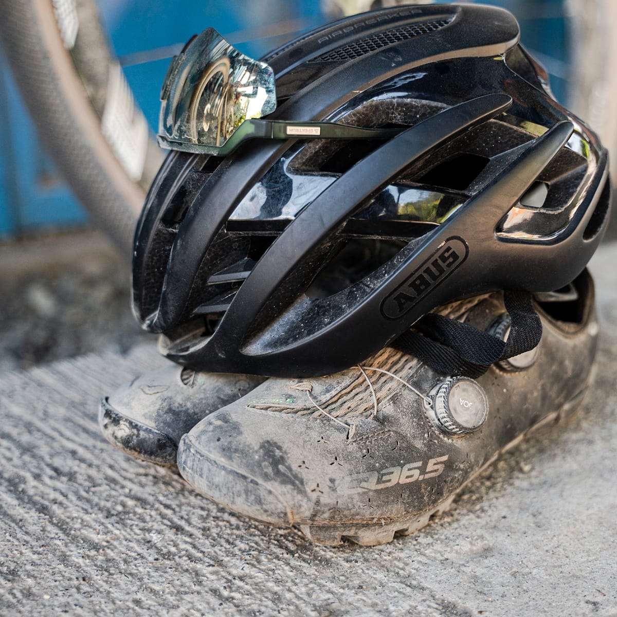 Vejhjelm ABUS AIRBREAKER Sort
