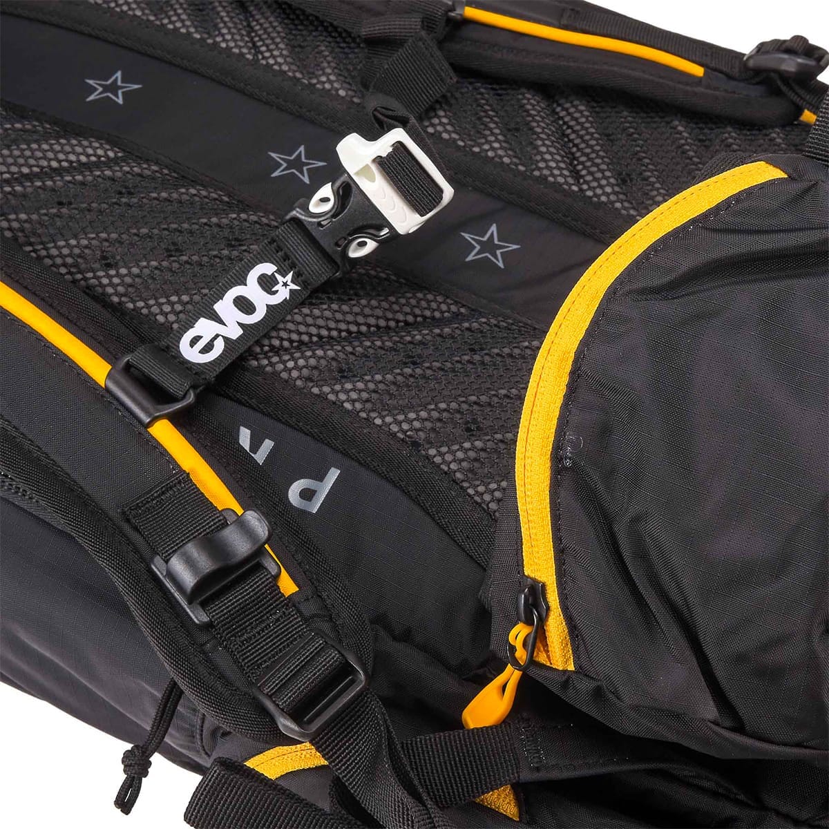 EVOC PROTECTOR FR TRAIL BLACKLINE 20 Backpack with Integrated Back Protector Black