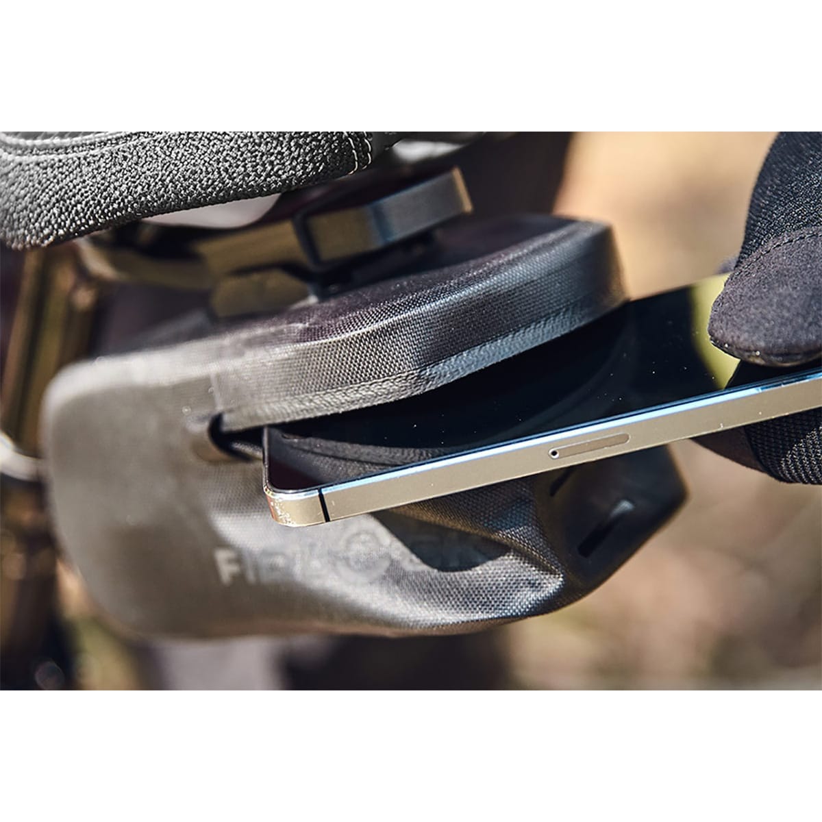 Torba podsiodłowa FIDLOCK PUSH SADDLE BAG 600 Czarna