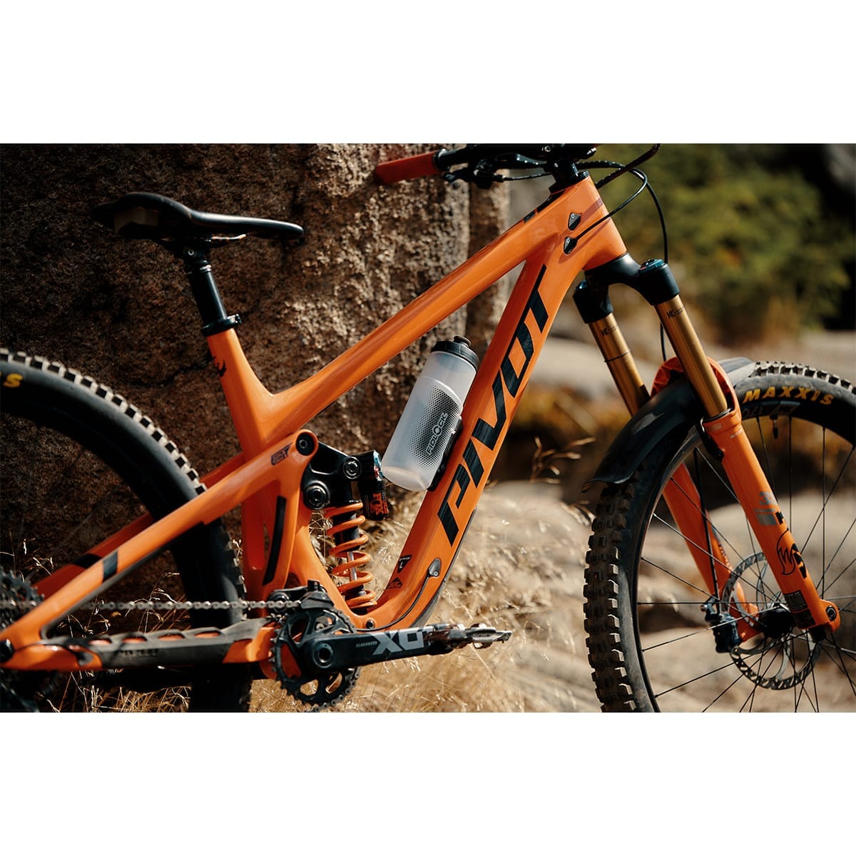 FIDLOCK TWIST Transparent Bottle and Bottle Cage Kit