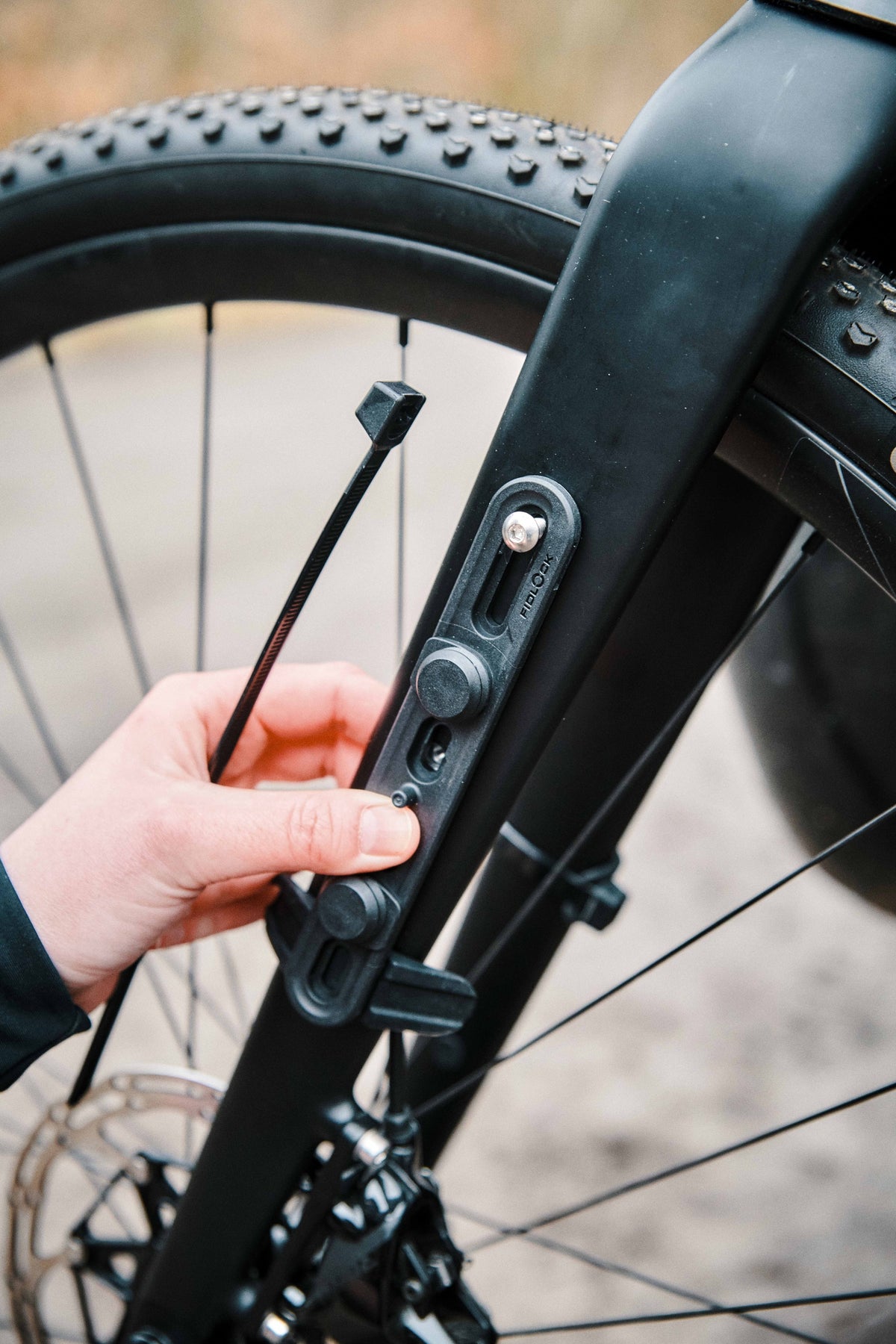 FIDLOCK TWIST VARIO BASE Versatile Magnetic and Mechanical Mount Black