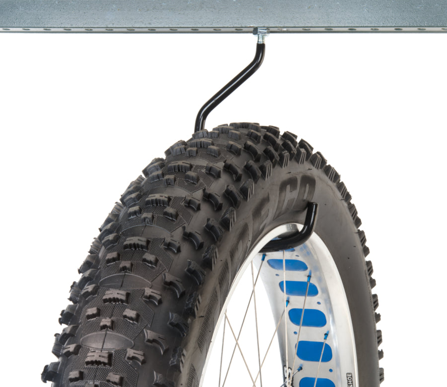 Felszerelt Park Tool 470XX, rajta egy fatbike-kerékkel