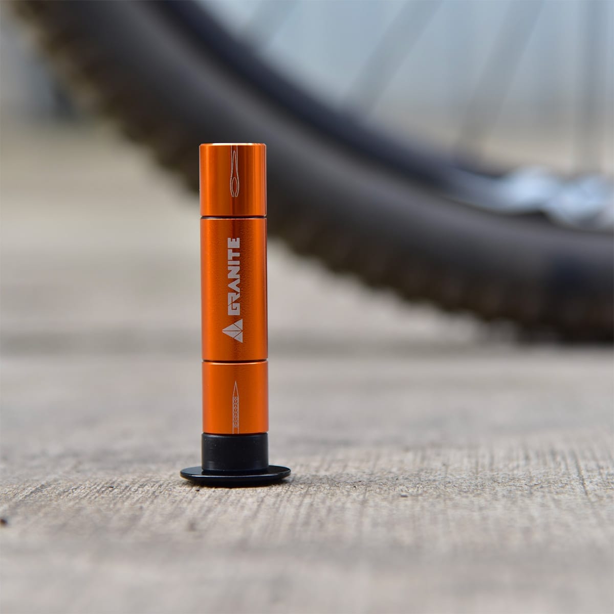 Integreret Tubeless Reparationssæt til Styr GRANITE DESIGN CNC + 4 Dorne