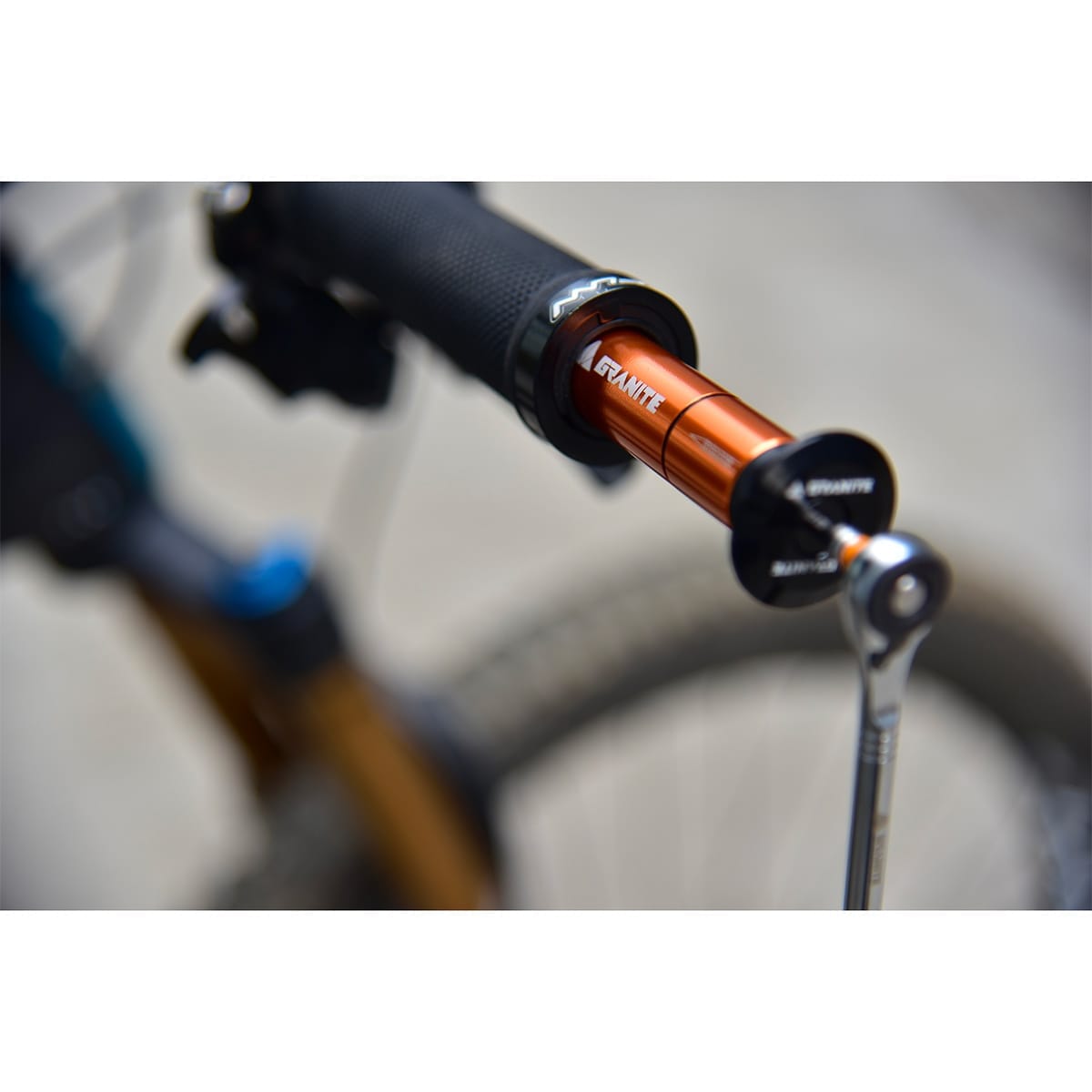 Integreret Tubeless Reparationssæt til Styr GRANITE DESIGN CNC + 4 Dorne