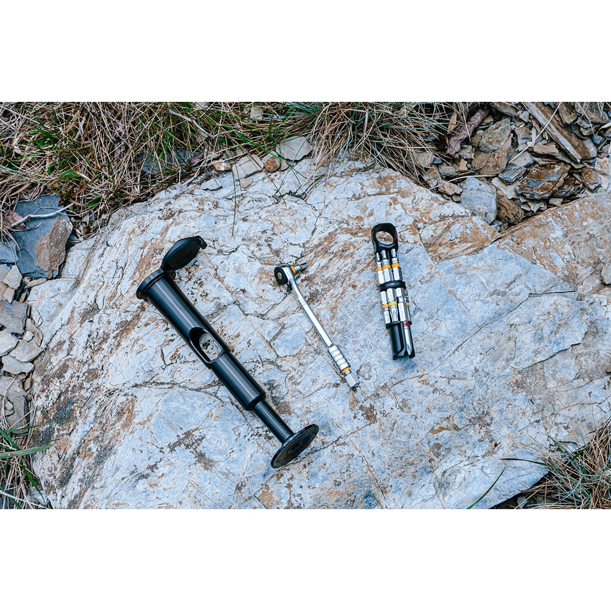 GRANITE DESIGN STASH RT 42 mm Tapered Fork Steerer Integrated Multi-Tool (10 Tools) Black
