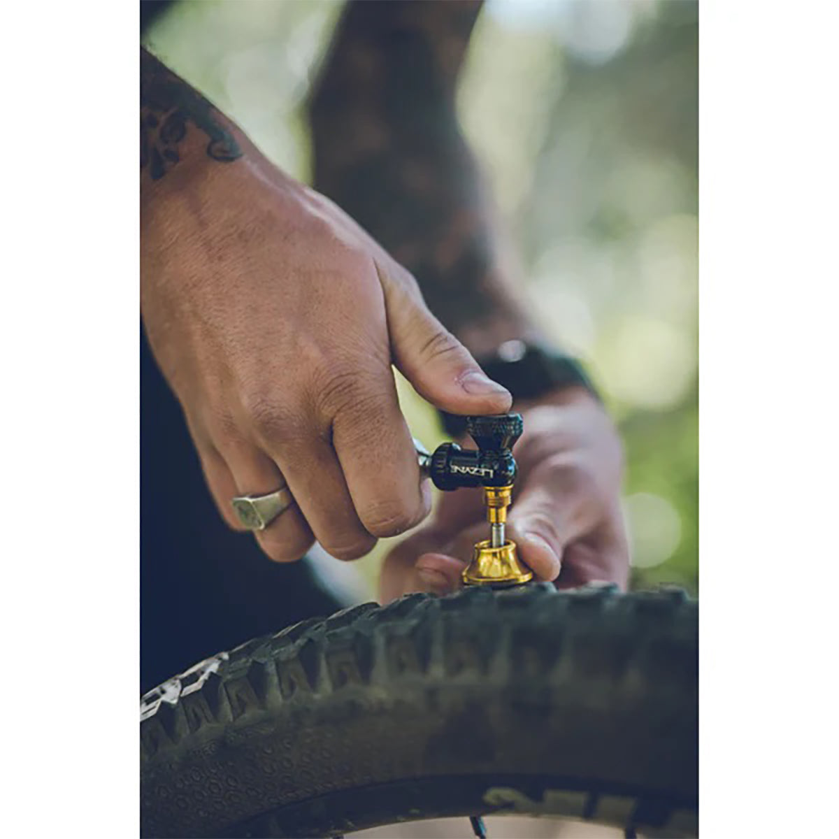 Zestaw Naprawczy Tubeless Nabijak CO2 LEZYNE BLASTER + 5 Knotów + 2x Naboje CO2