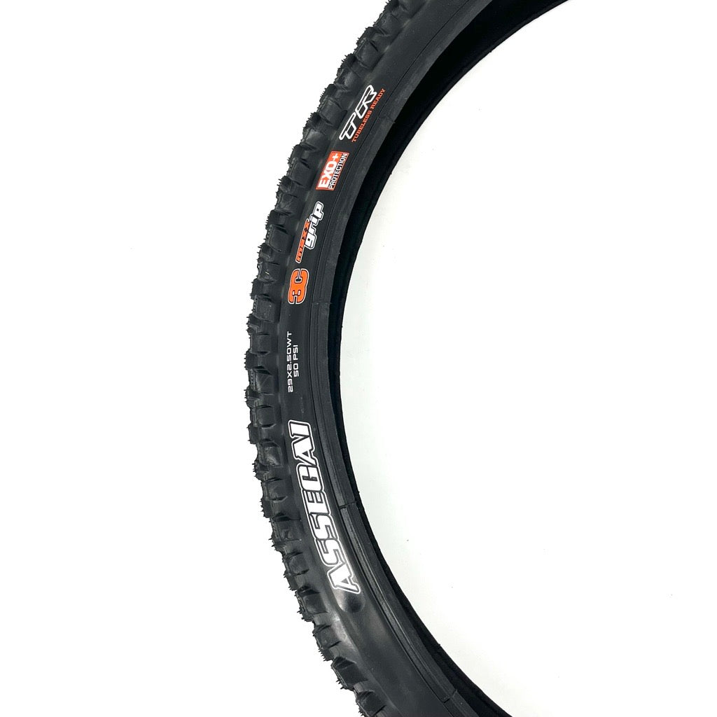 Däck MAXXIS ASSEGAI 29x2.50 WT Exo+ 3C MaxxGrip Tubeless Ready Vikbart Svart