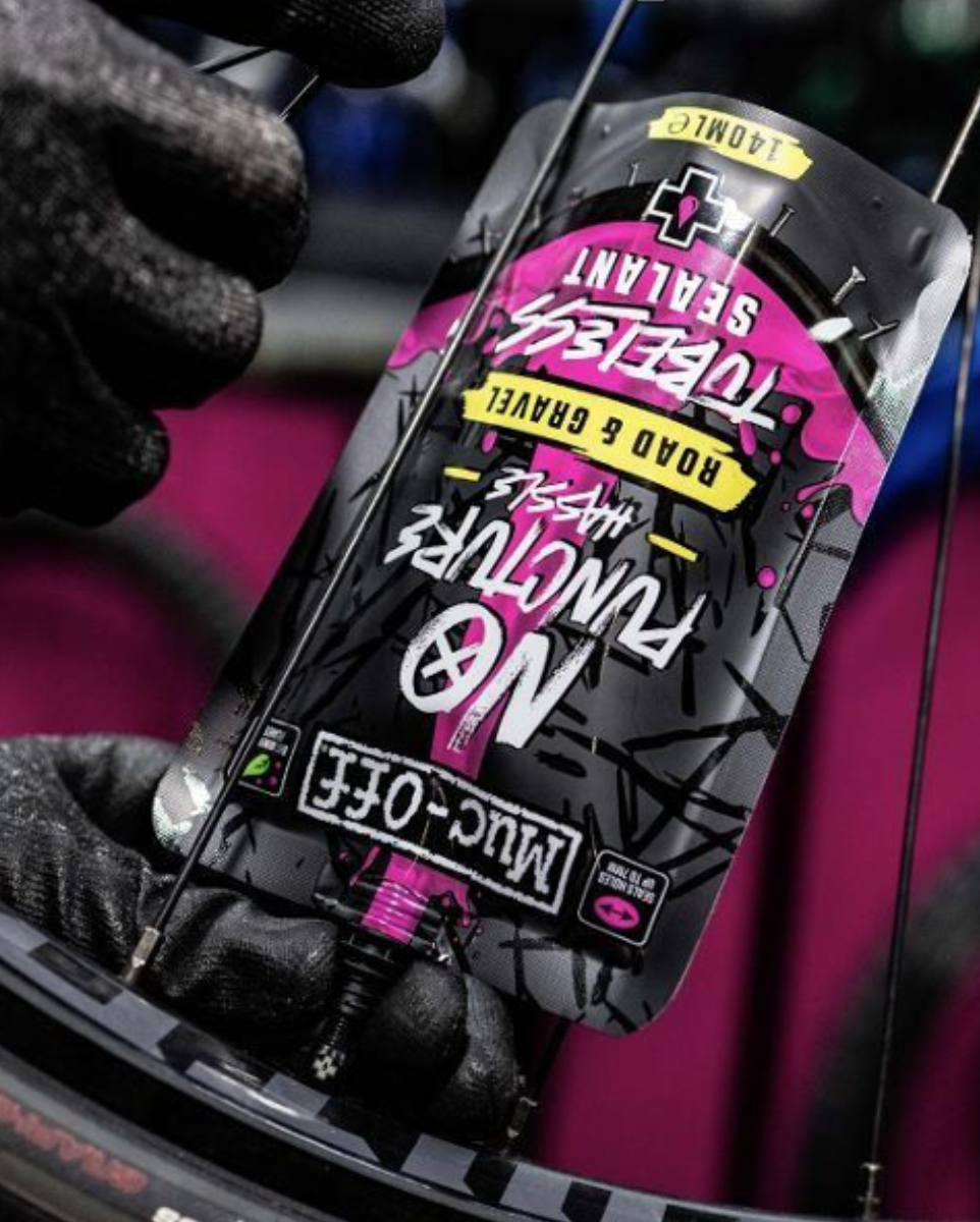 MUC-OFF Route & Gravel -ennaltaehkäisevä tubeless-neste (140 ml)