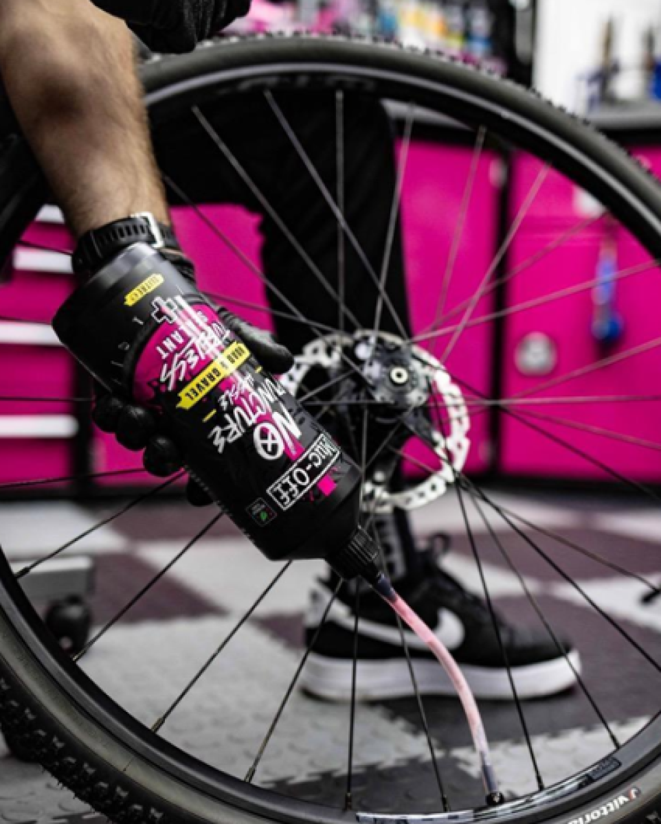 MUC-OFF Road & Gravel Tubeless Sealant (1 L)