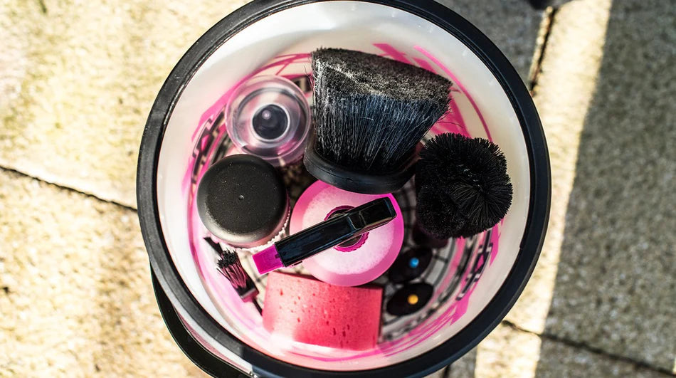 MUC-OFF BUCKET KIT Maintenance Kit