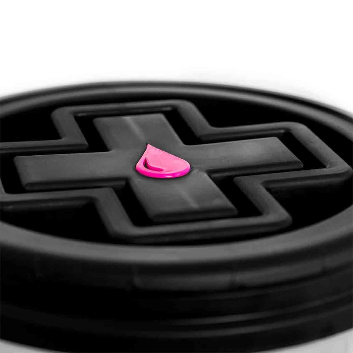 MUC-OFF BUCKET KIT Maintenance Kit