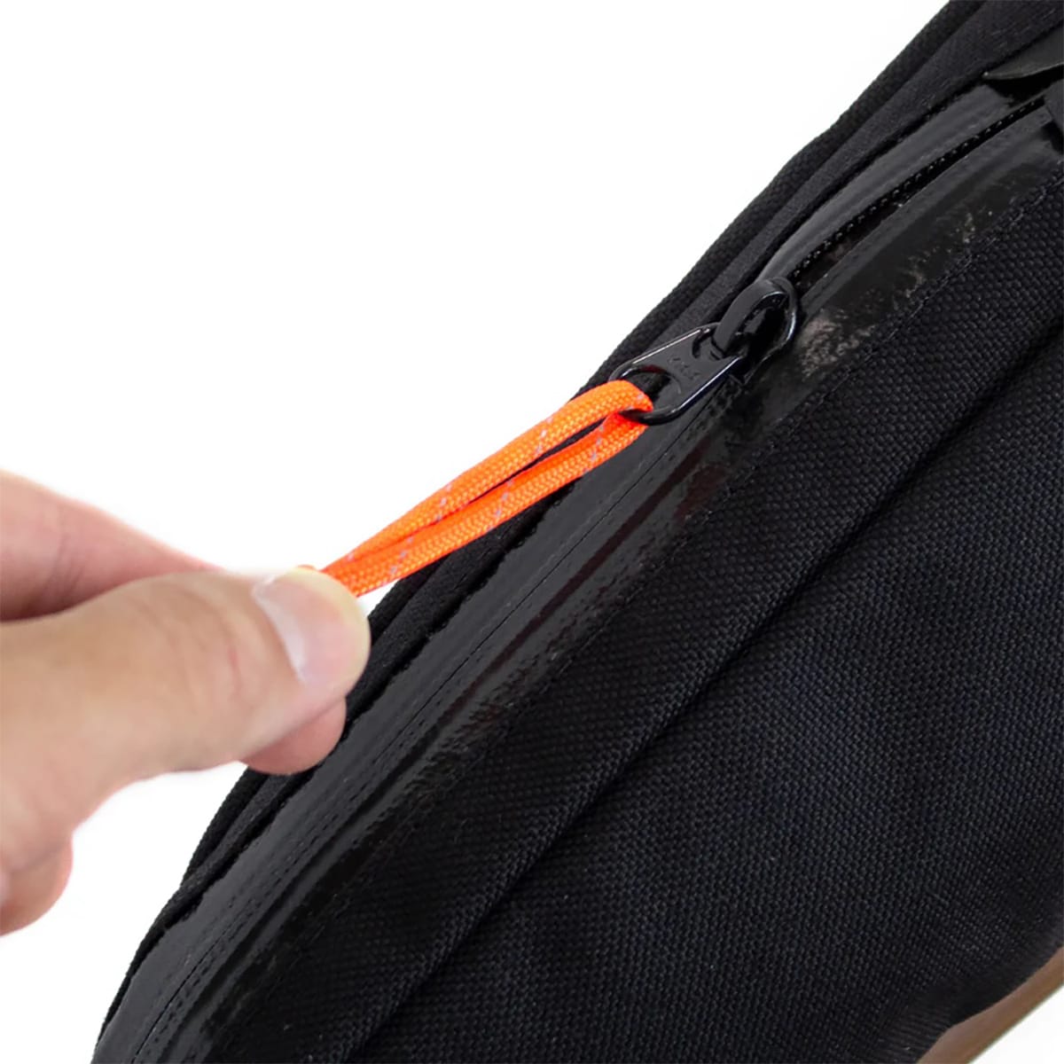 RESTRAP TOP TUBE BOLT 0.8L Black Bolt-On Frame Bag