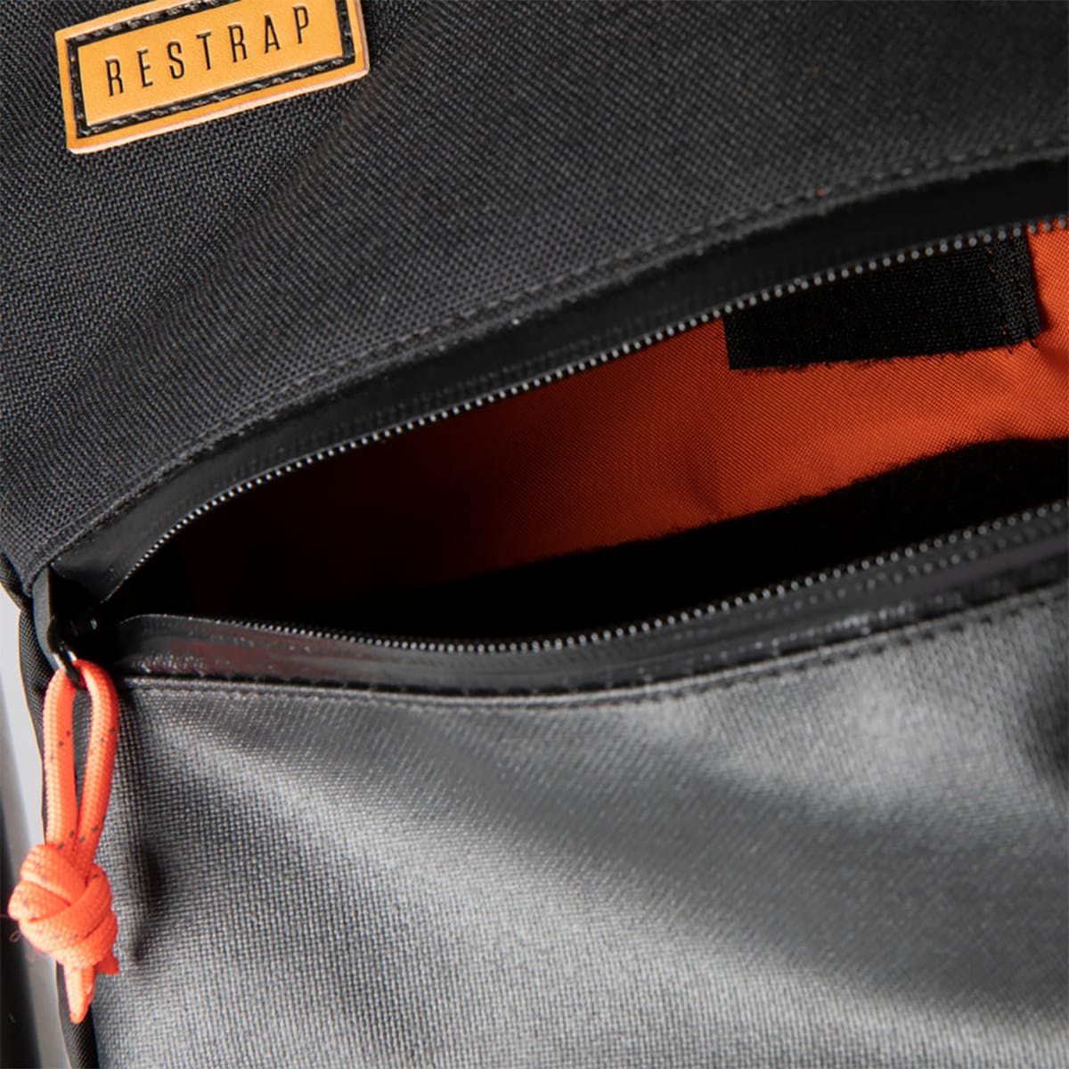 RESTRAP FULL FRAME BAG LARGE 9 L -runkolaukku Musta