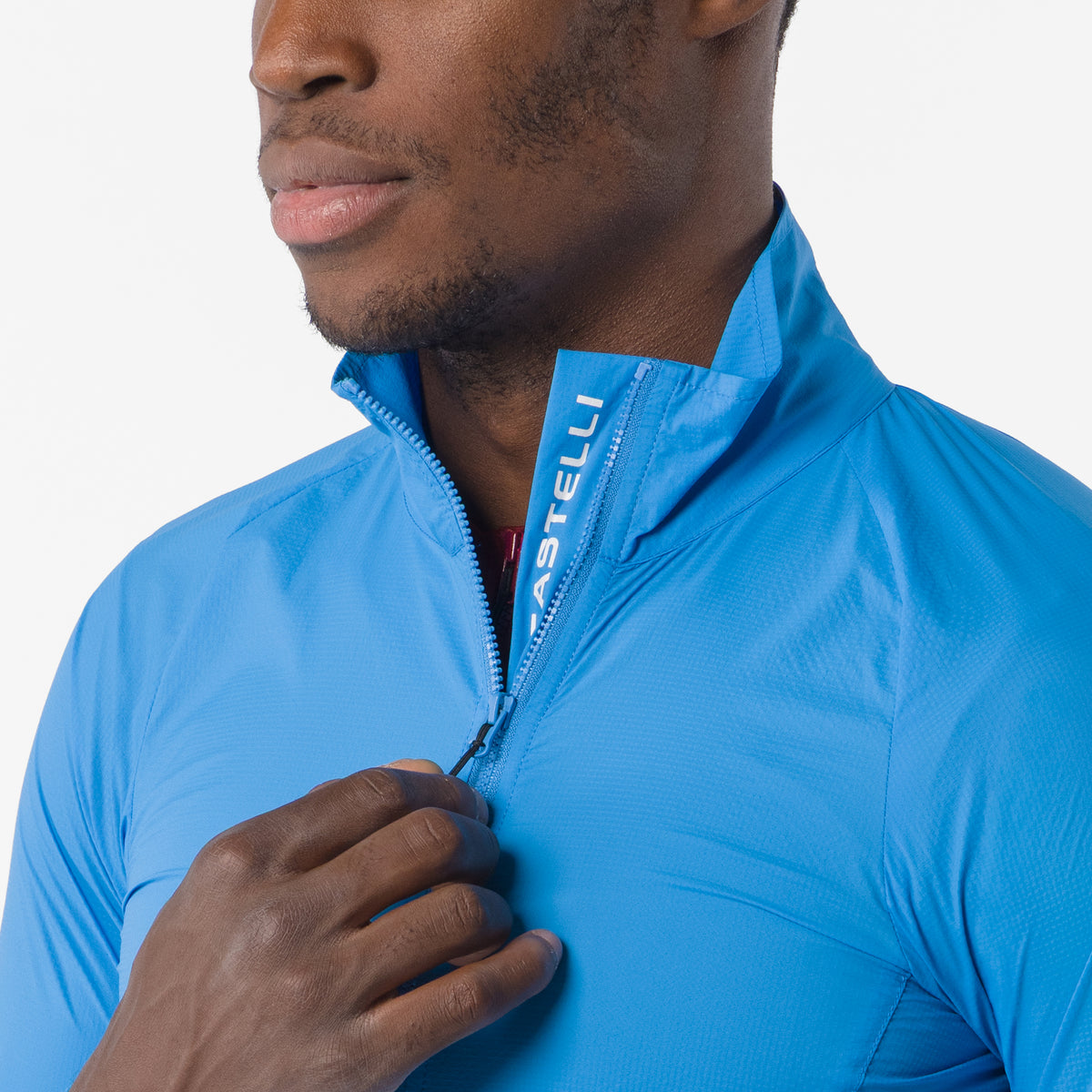 Modrá bunda CASTELLI Transition Air – detail goliera a zipsu