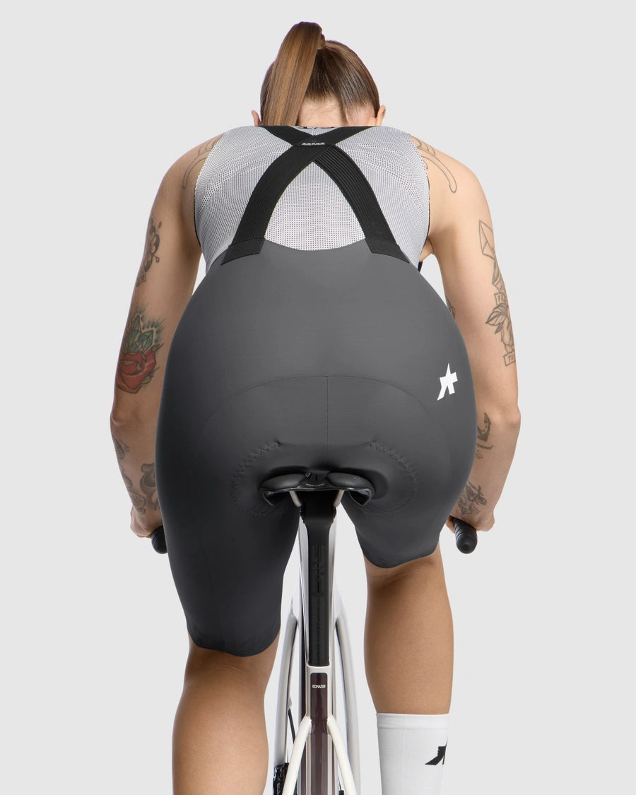 ASSOS DYORA R S11 Naisten Henkselishortsit Harmaa