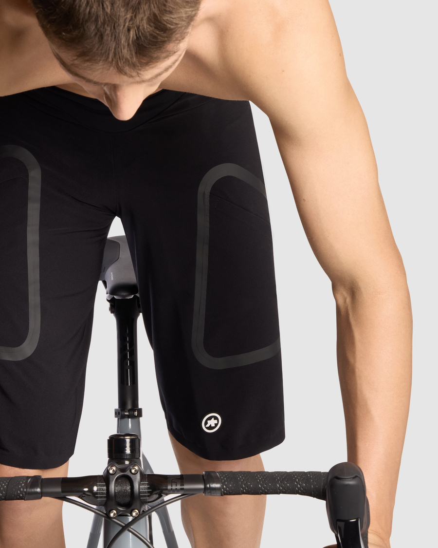 Short ASSOS TACTICA CARGO T3 Černý