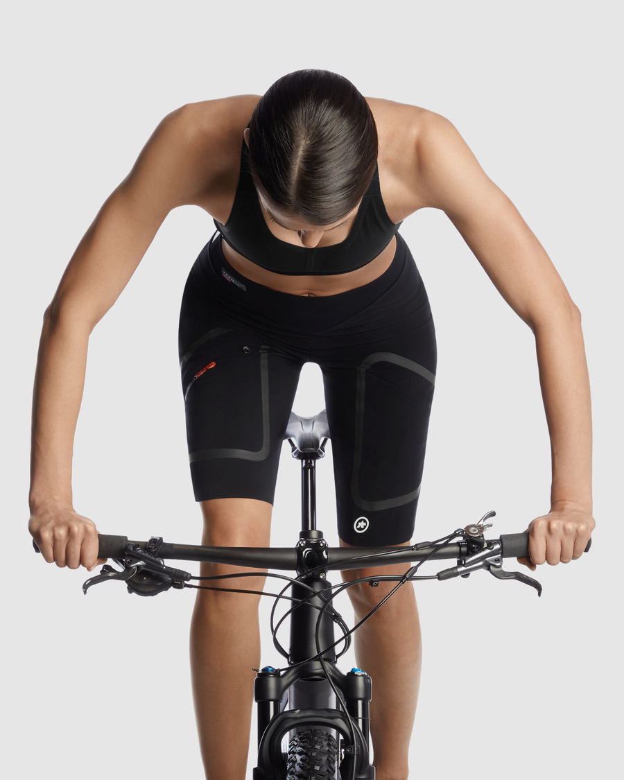 ASSOS TACTICA CARGO T3 Women's Shorts Black