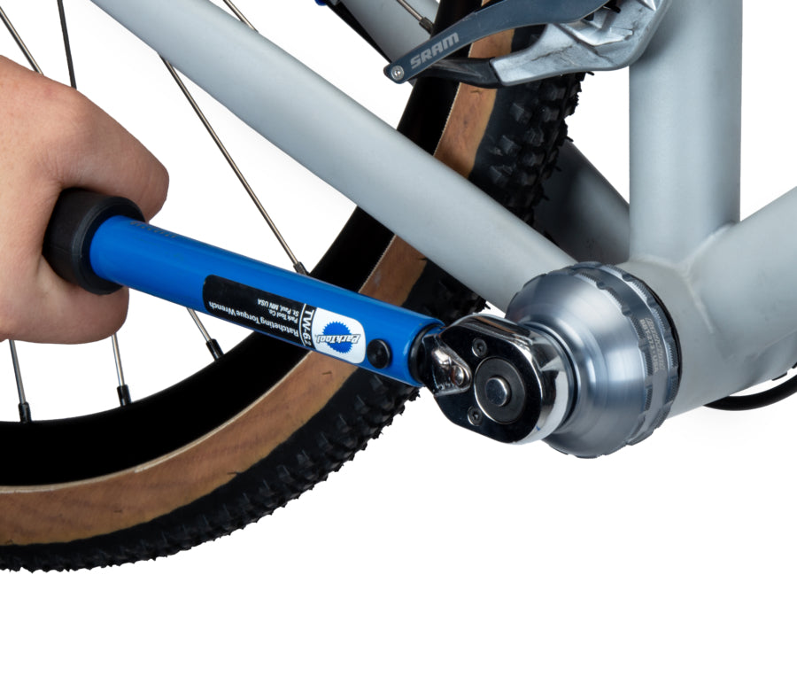 Park Tool BBT-27.3 középcsapágycsésze meghúzása TW-6.2 nyomatékkulccsal