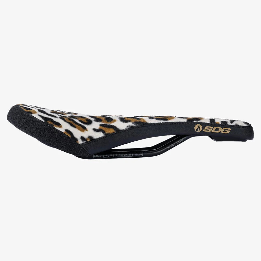 SDG BEL-AIR V3 Animal Throwback Sadel Lux Alloy Skinnesystem Leopard