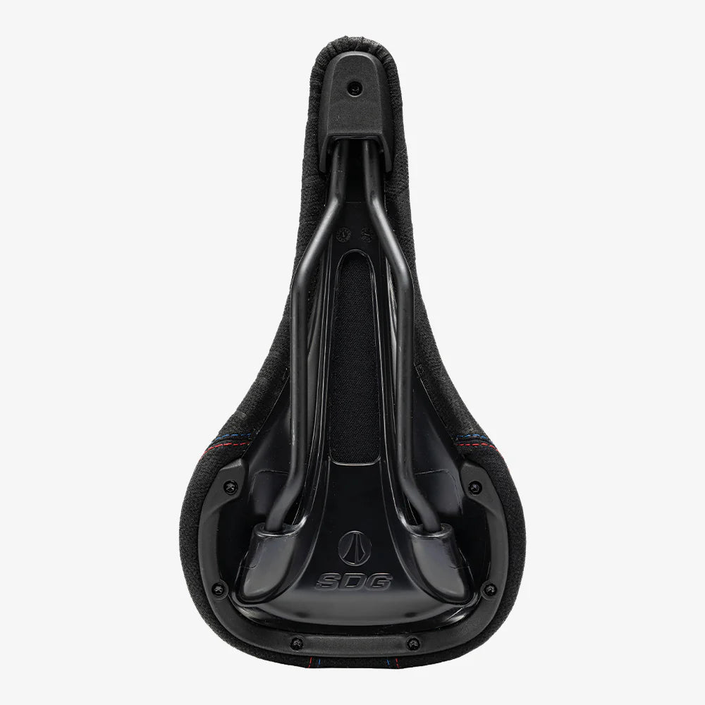 SDG BEL-AIR V3 SENSUS Kevlar -satula Lux-Alloy-kiskoilla, musta