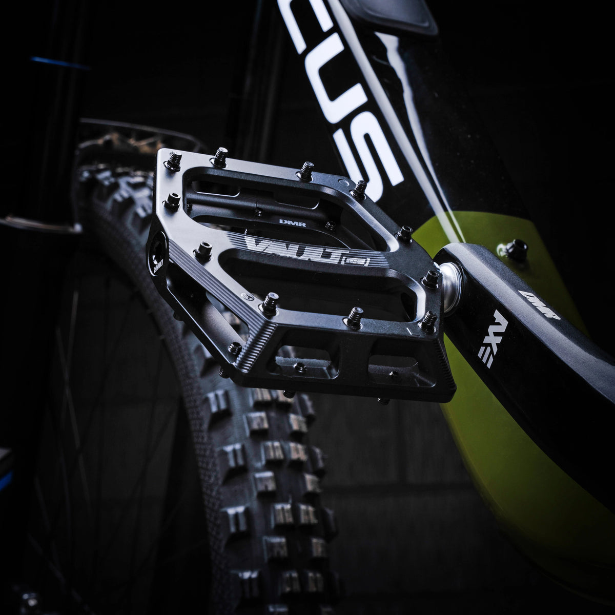 DMR VAULT MAG Flat Pedals Black