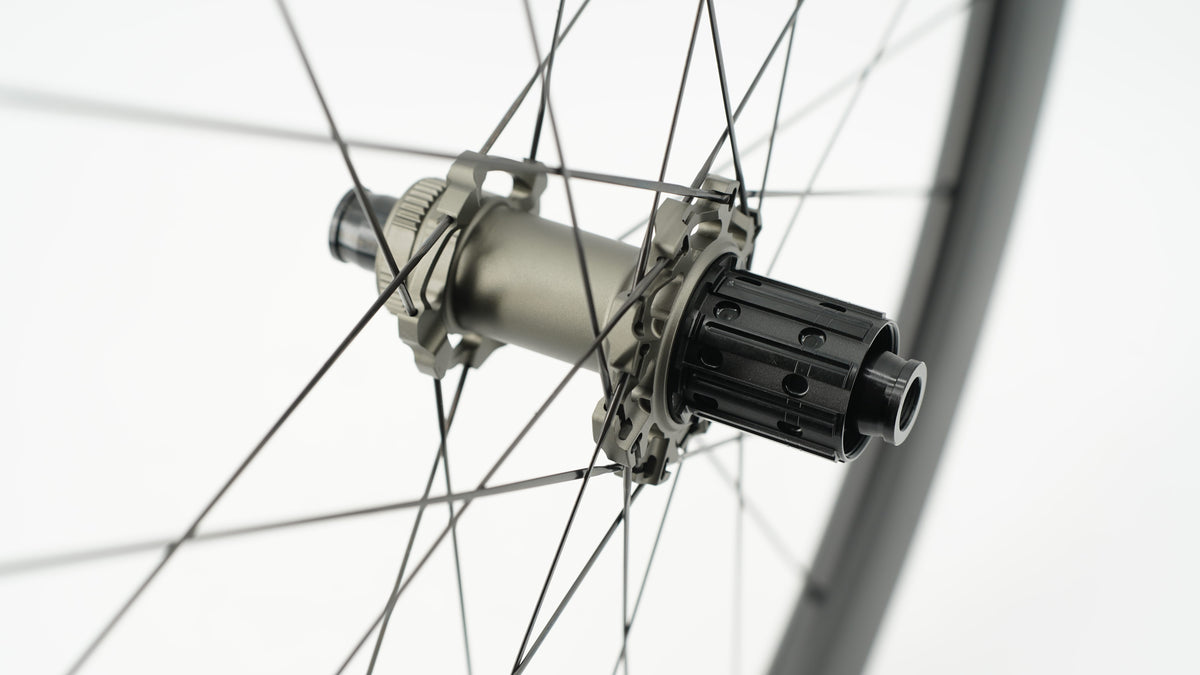 Para kół SCOM AERO 40 Tubeless Ready (Center Lock)