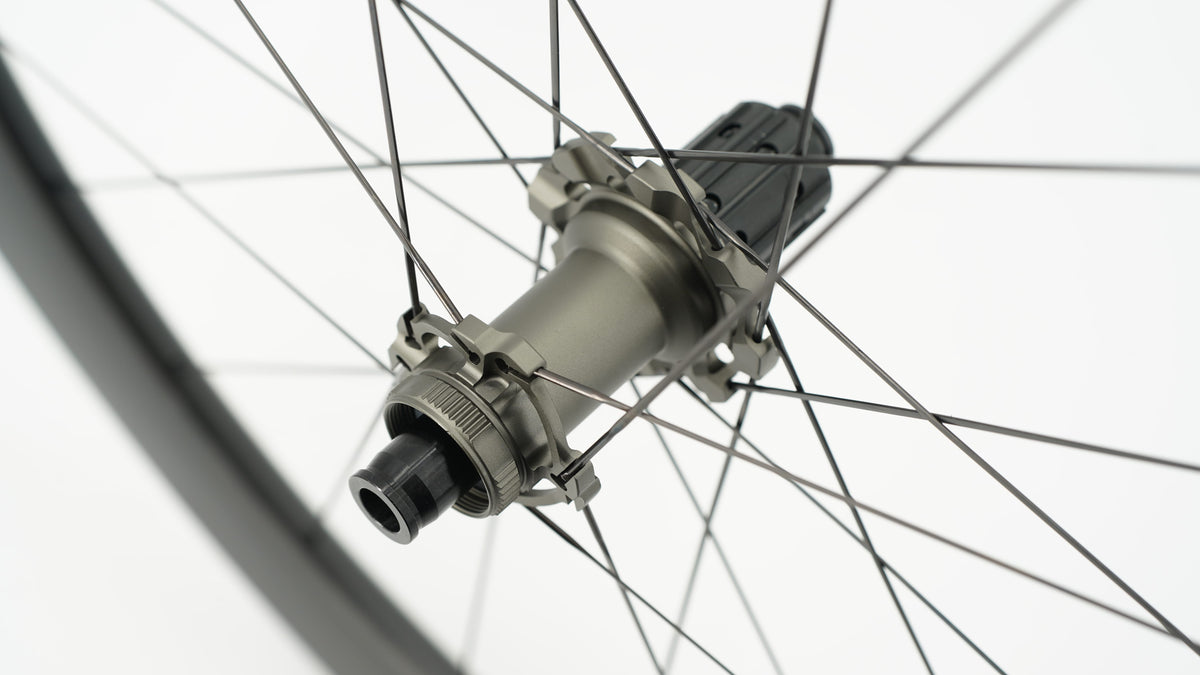 Para kół SCOM AERO 40 Tubeless Ready (Center Lock)