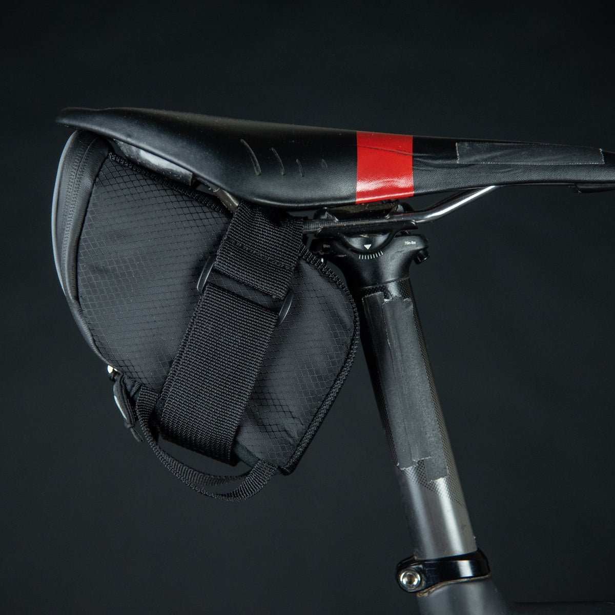 Borsetă de șa LEZYNE Micro Caddy neagră