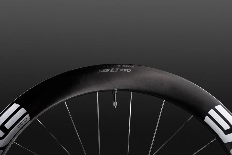Przednie Koło ENVE SES 4.5 PRO Tubeless Ready (Center Lock) Czarne
