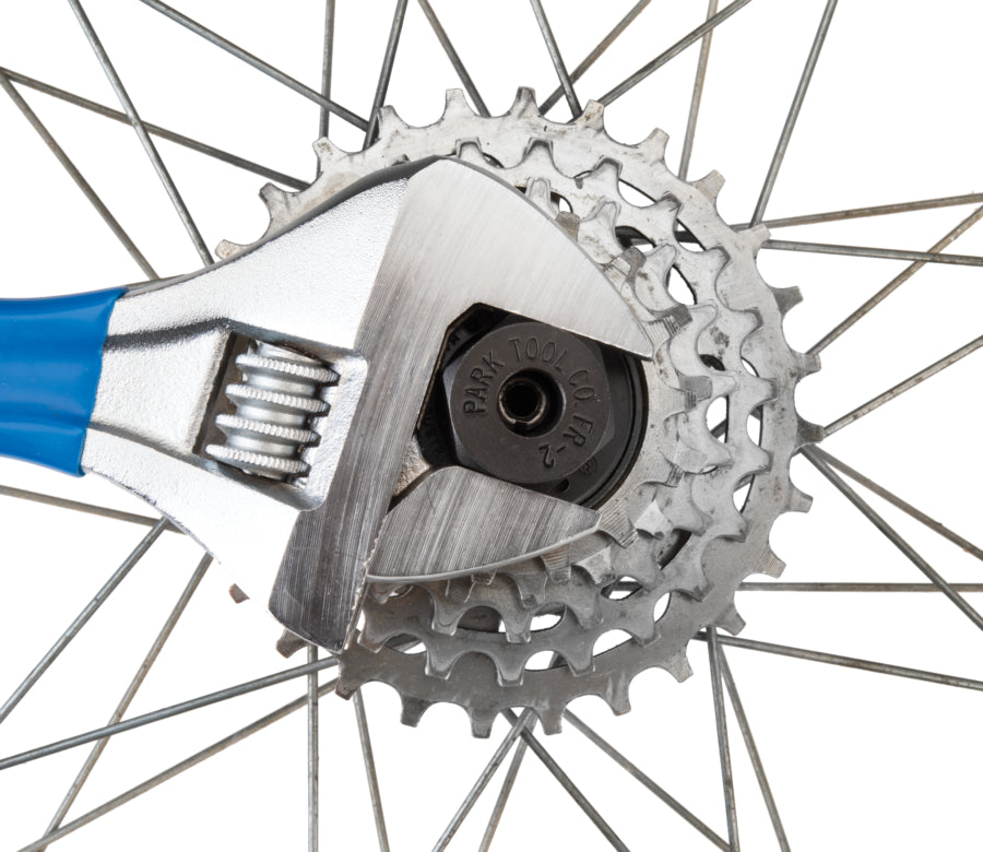 Park Tool FR-2 drejes med en skiftenøgle