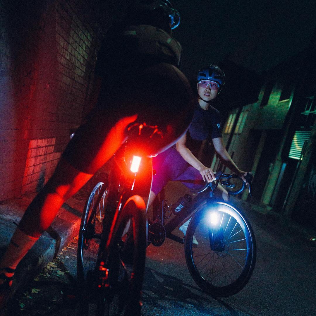 Knog Cobber Reflex Twinpack-lygtesæt, for- og baglygte på cyklen