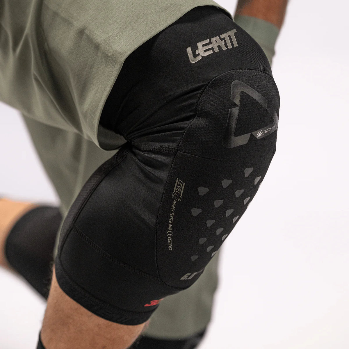LEATT 6.0 EVO LITE Knee Guards Black