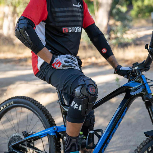 G-FORM PRO-X3 knæbeskyttere Mat Sort