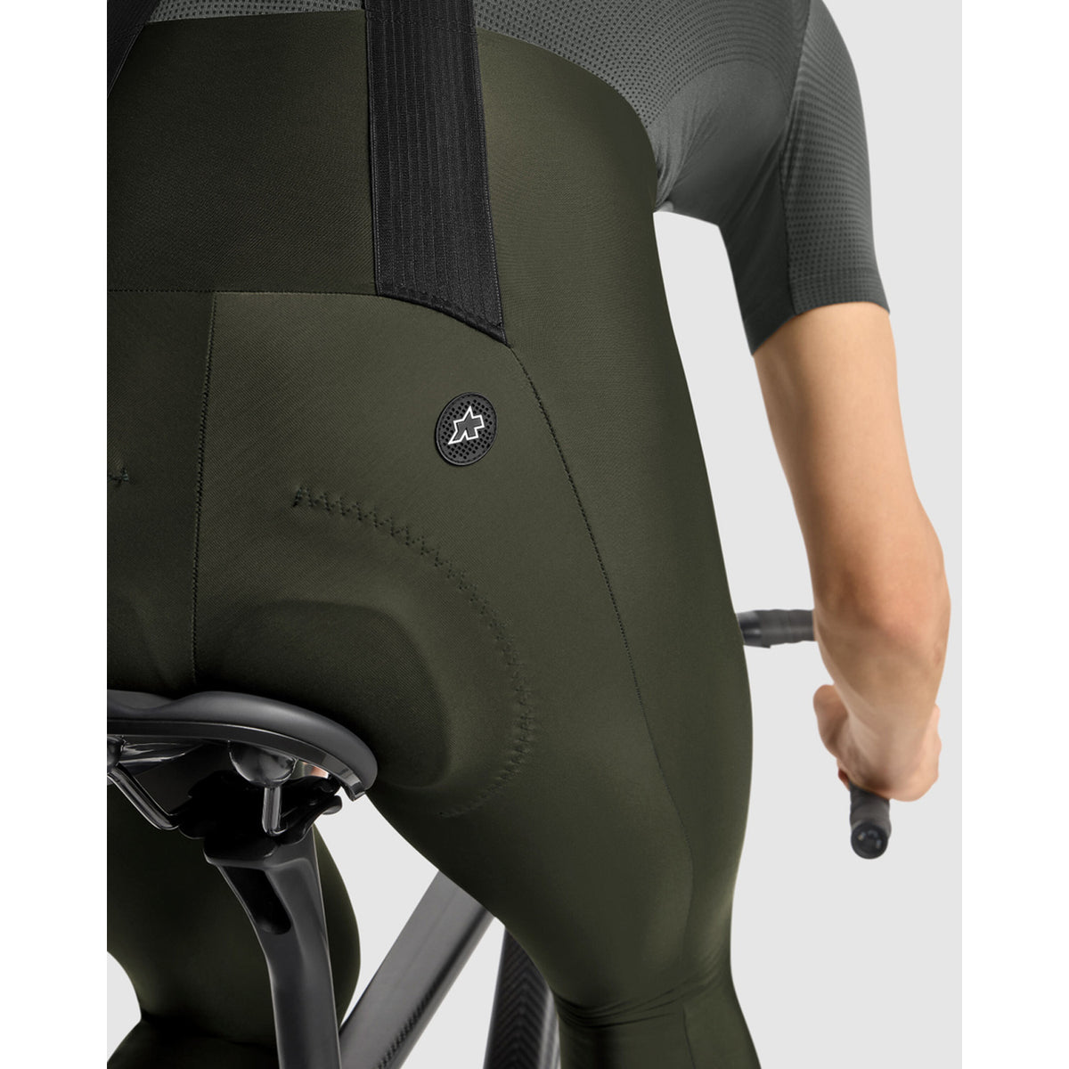 Dlouhý náprsenový kraťas ASSOS MILLE GT SPRING FALL S11 Deep Green