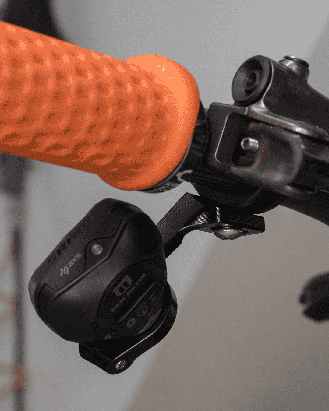Objímka BIKEYOKE PODDY EV pro ovladač řazení SRAM AXS POD Pravá
