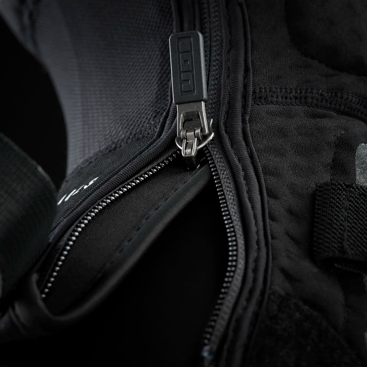 ION K-Lite Zip-knäskydd Svart