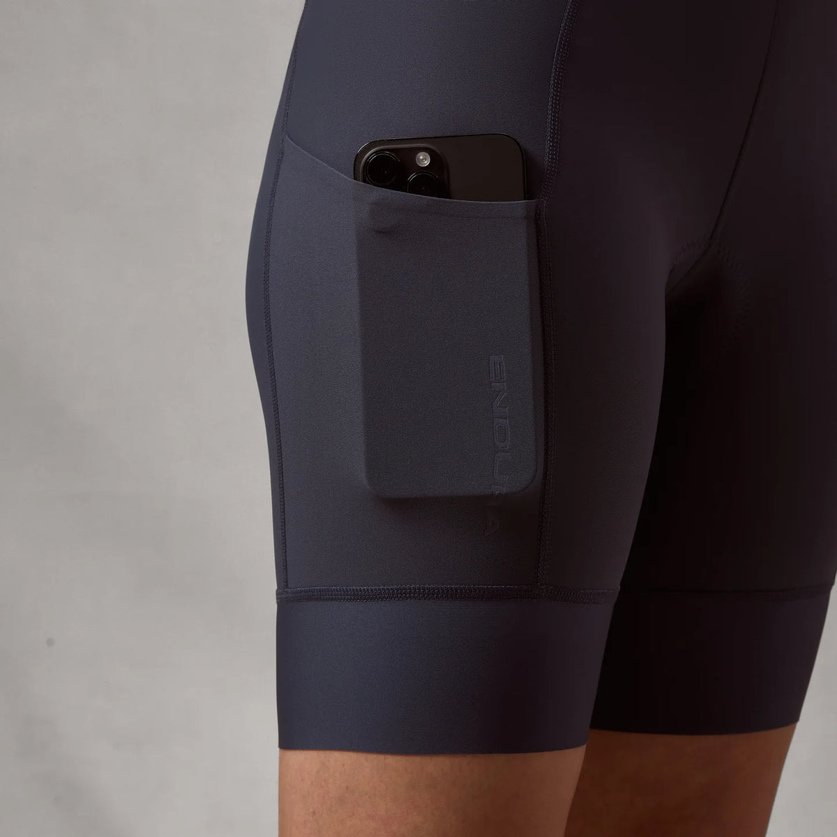 ENDURA LOOP WAIST Naisten Lyhyet Pyöräilyshortsit Carbon Grs