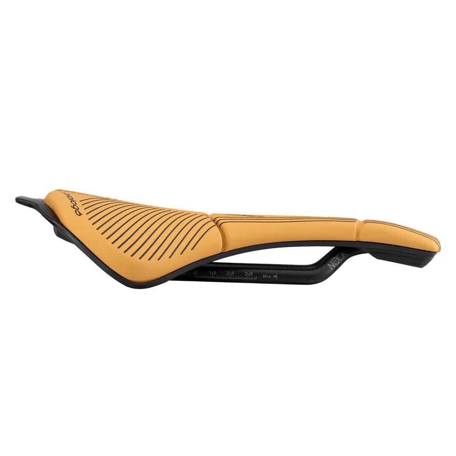 Saddle PROLOGO SCRATCH M5 PAS AGX 147mm Nack Rails Beige