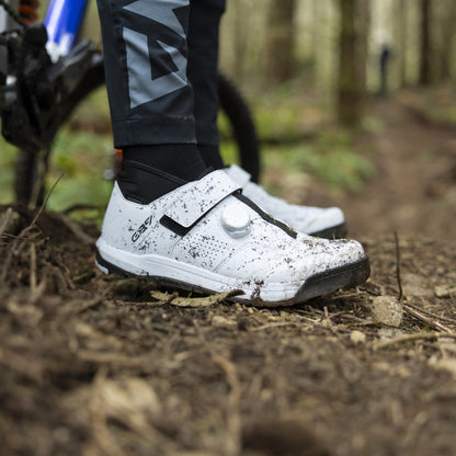 SHIMANO GE900 HS MTB cipők fehér
