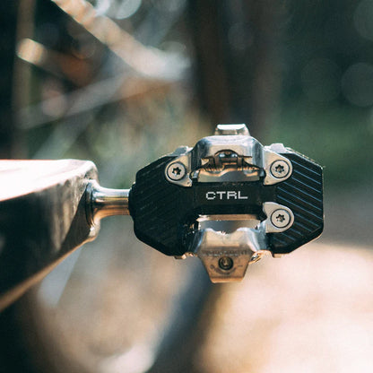 Pedāļi WOLF TOOTH CTRL TRAIL PERFORMANCE Clipless Sudrabains