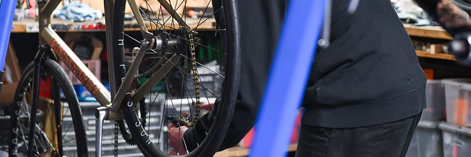 How to determine the wear level of a chain?