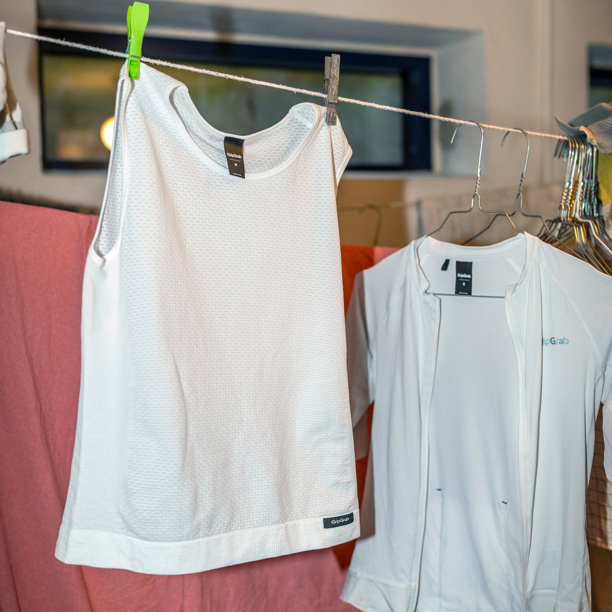 GRIPGRAB PACR SUMMER SEAMLESS Sleeveless Base Layer White