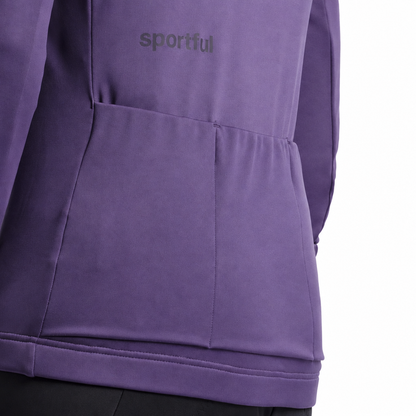 Jachetă de damă SPORTFUL CLASSIC 2 violet, buzunare la spate pe fundal alb