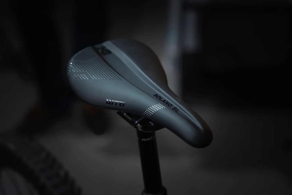 WTB SOLANO SL Wide 157mm -satula, titaani-kiskot
